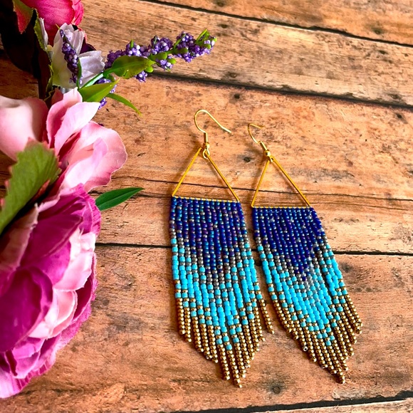 Triangle long beaded earring - Picture 3 of 5